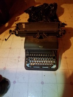 Royal magic margin vantage typwriter