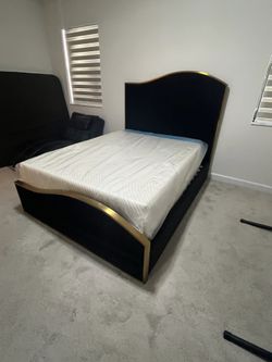BLACK & GOLD Wave Bed 🛏️ 🖤