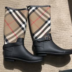 Ladies Size 10 Rain boots 