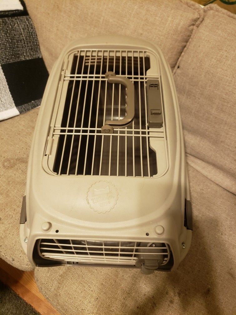 Dog/Cat Kennel (Carrier)