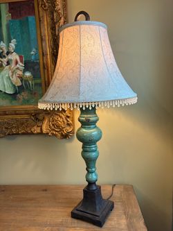 Vintage-Style Table Lamp with Beaded Shade