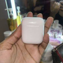 AirPods with Charging Case (1st Generation) White 