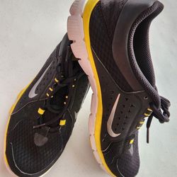 Nike Women's 525730-013 Flex Supreme Athletic Shoes.  Size 9.5