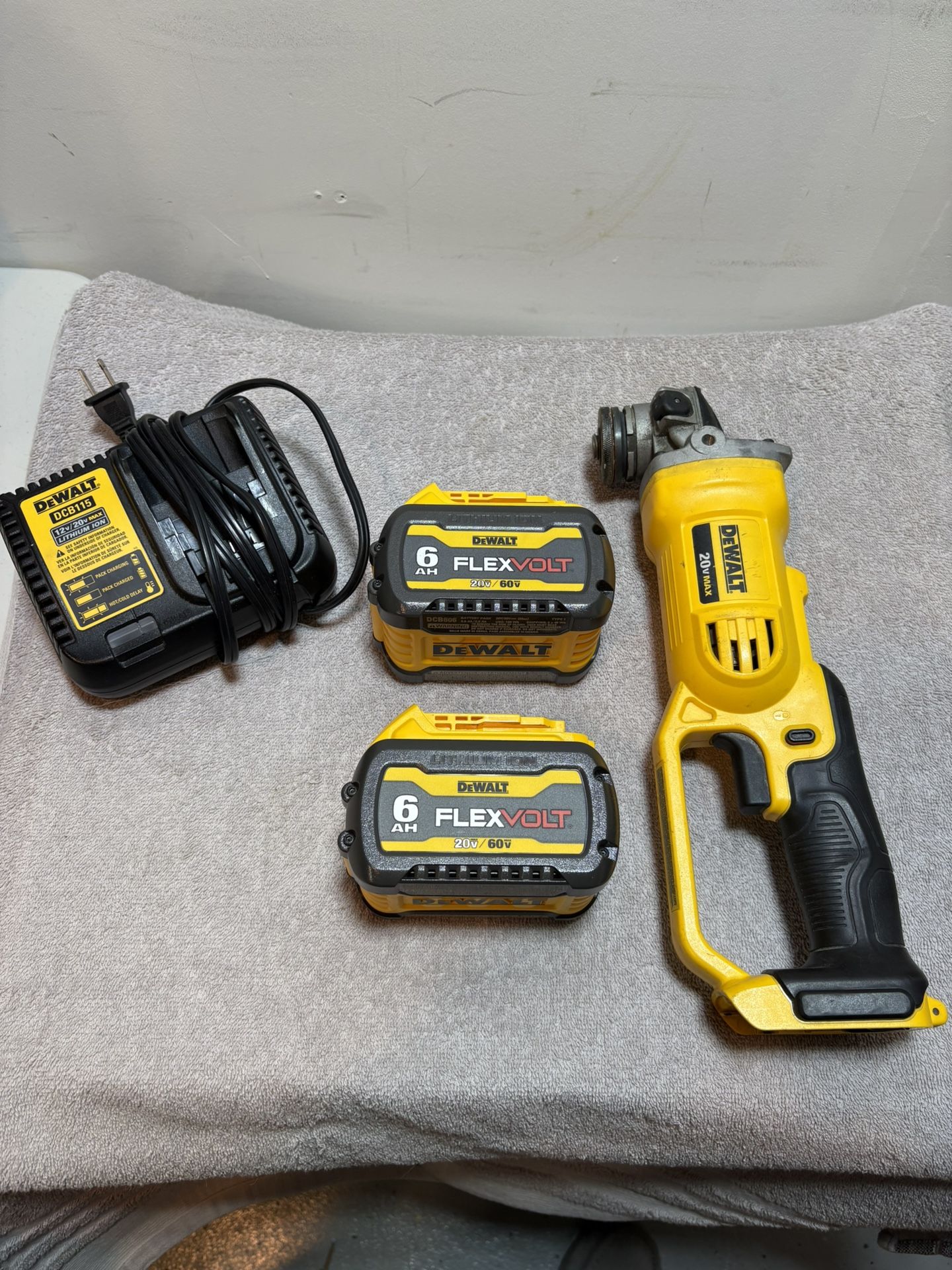 Dewalt Grinder Kit With 2 Batteries And Charger