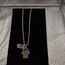 USED 10 KT HAMZA PENDANT/ ROPE CHAIN 