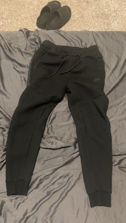 Black nike tech