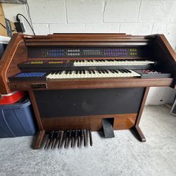 Synthesizer Organ 