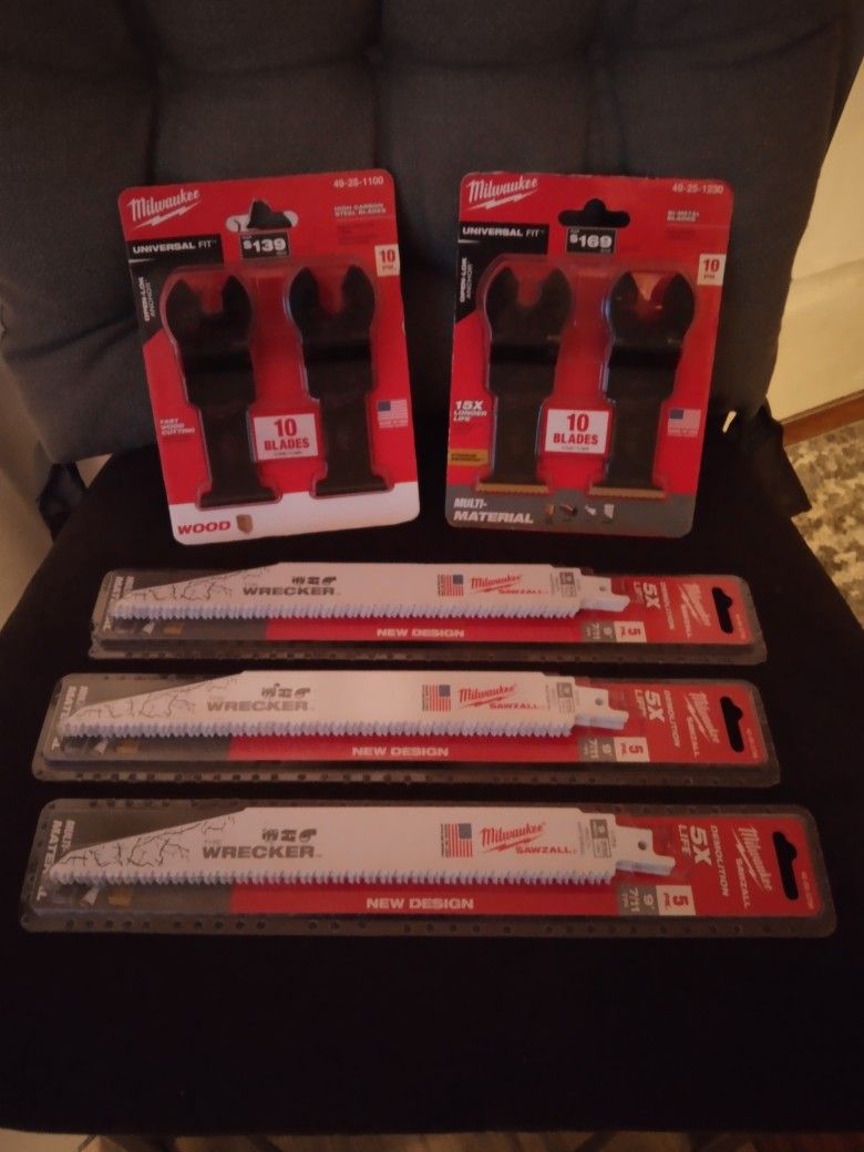 2 Packs Of 10 Milwaukee Universal Fit High Carbon Steel Blades And Bi- Metal Blades 10 Of Each Plus 3, 5 Packs Of Sawazall Blades, 15 In Total