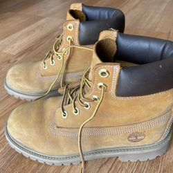Hiking Boots Size 5.5M