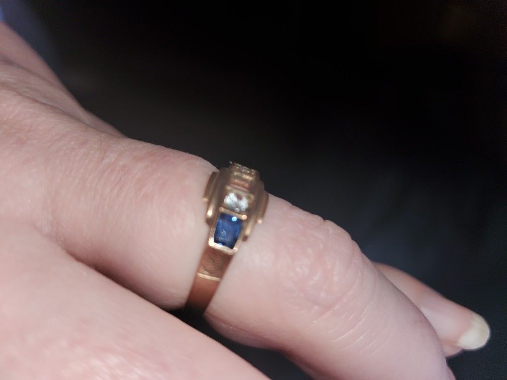 Vintage Gold Ring Diamond And Sapphire. Missing Middle Gem.