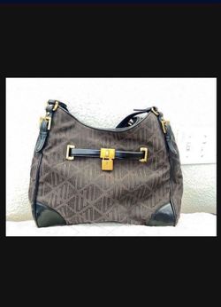 Bolsa de mano para mujer tamaño mediana marca lauren ralph  nueva $120