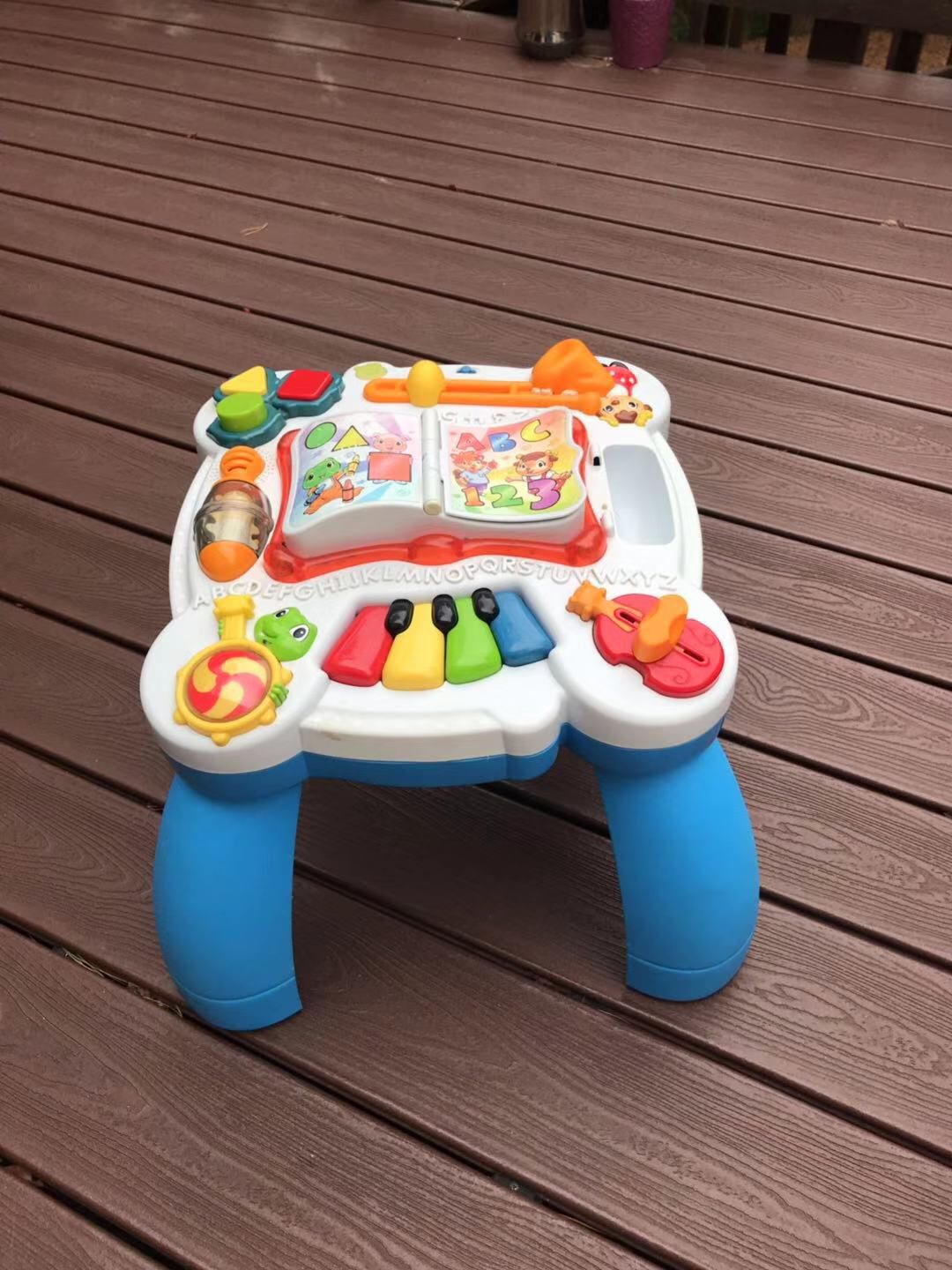 Small music table for little kids. One part is missing, others are good.
