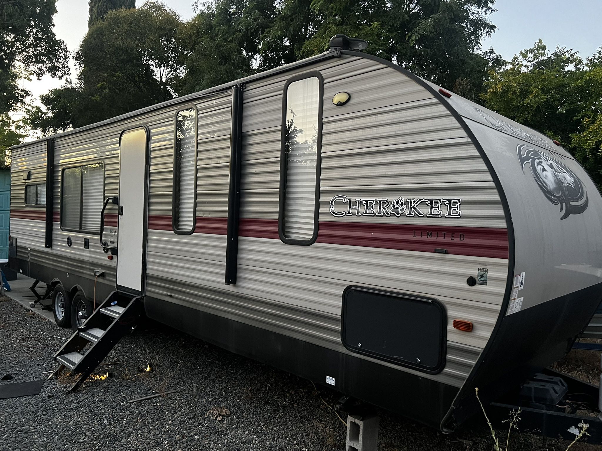 2018 Cherokee Camping Trailer 