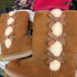 Brand New Kookaburra By UGG! Size 12 Women! 