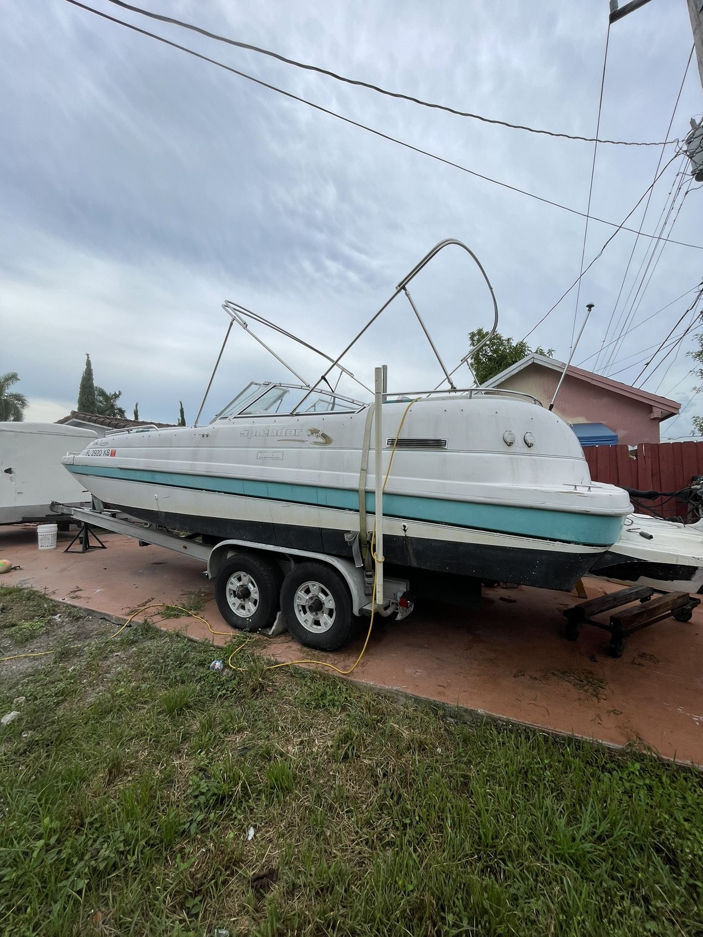 PARTY BOAT pontoon Splendor 260 Platinum