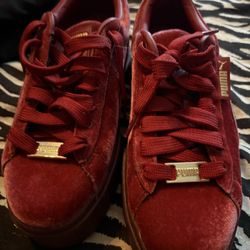Rihanna Fenty Pumas Women’s size 7.5