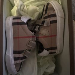 baby Burberry shoes 