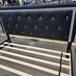 BED FRAME QUEEN! 👑