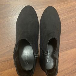 Girls Black Cat & Jack Shoes/Booties Sz 5 Great Condition!!