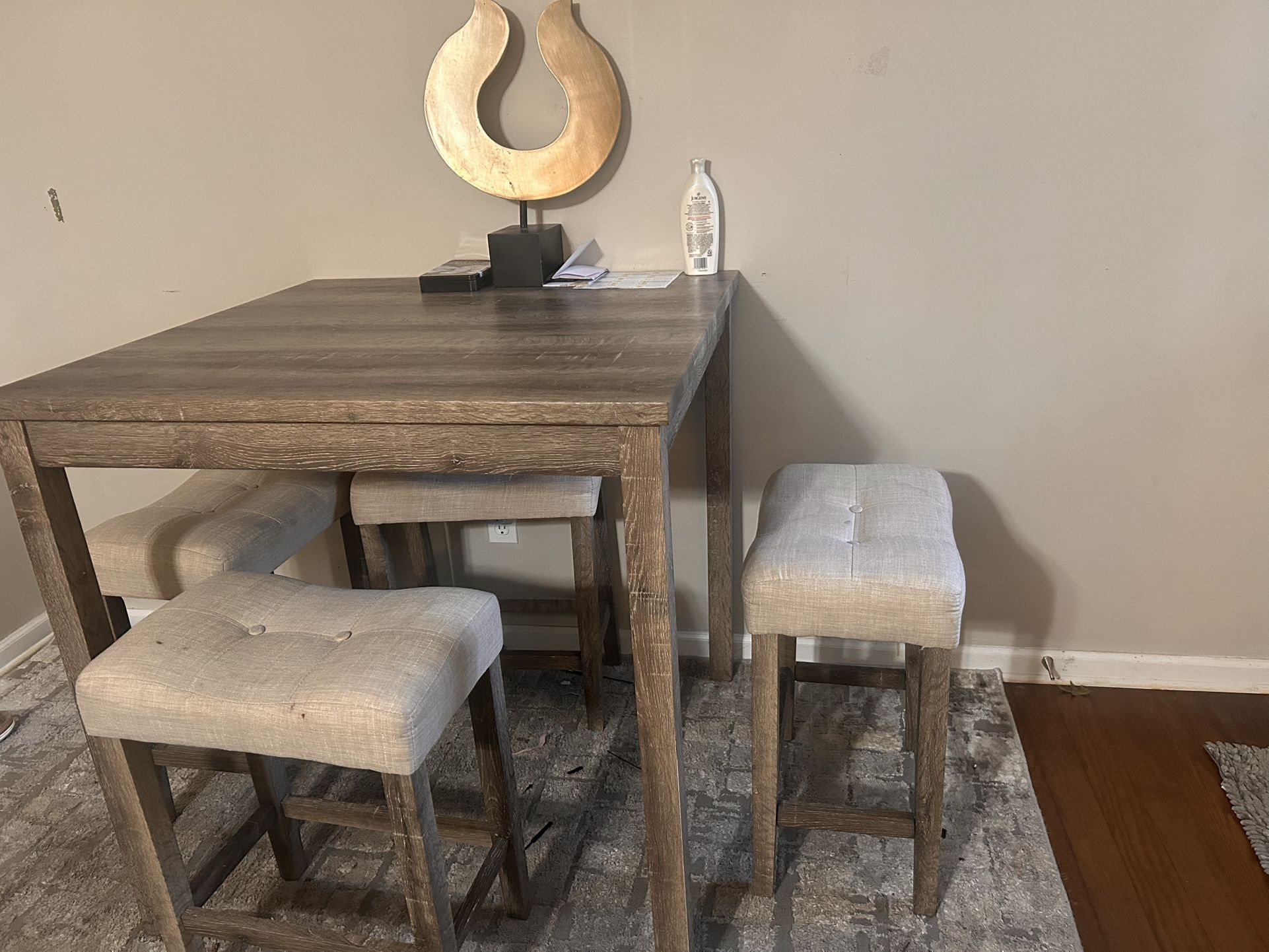 Table With 4 Stools