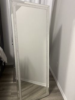 Floor standing mirror