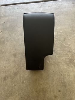 Nissan Juke Armrest