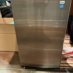 Refrigerator-Mini-Fridge. 4.4 Cu. Ft. 