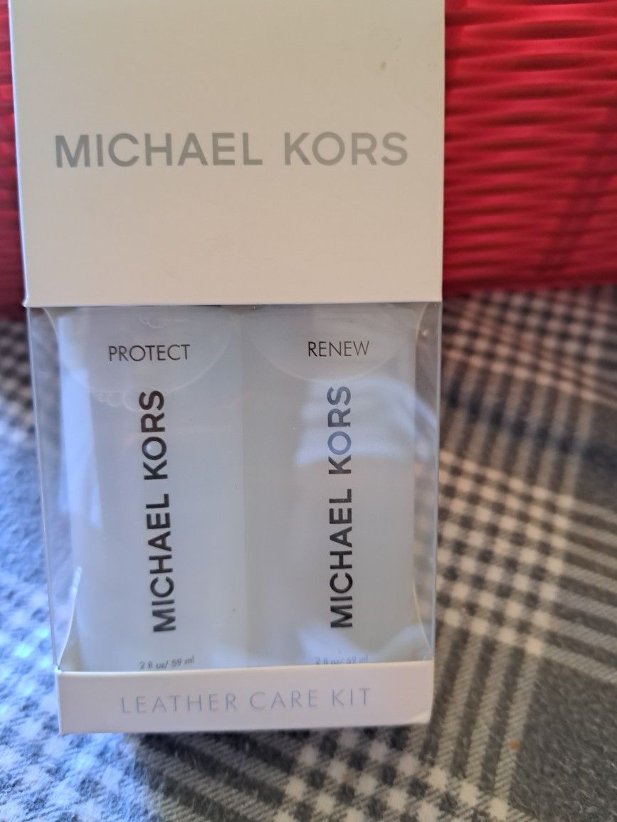 Michael Kors Travel Pack