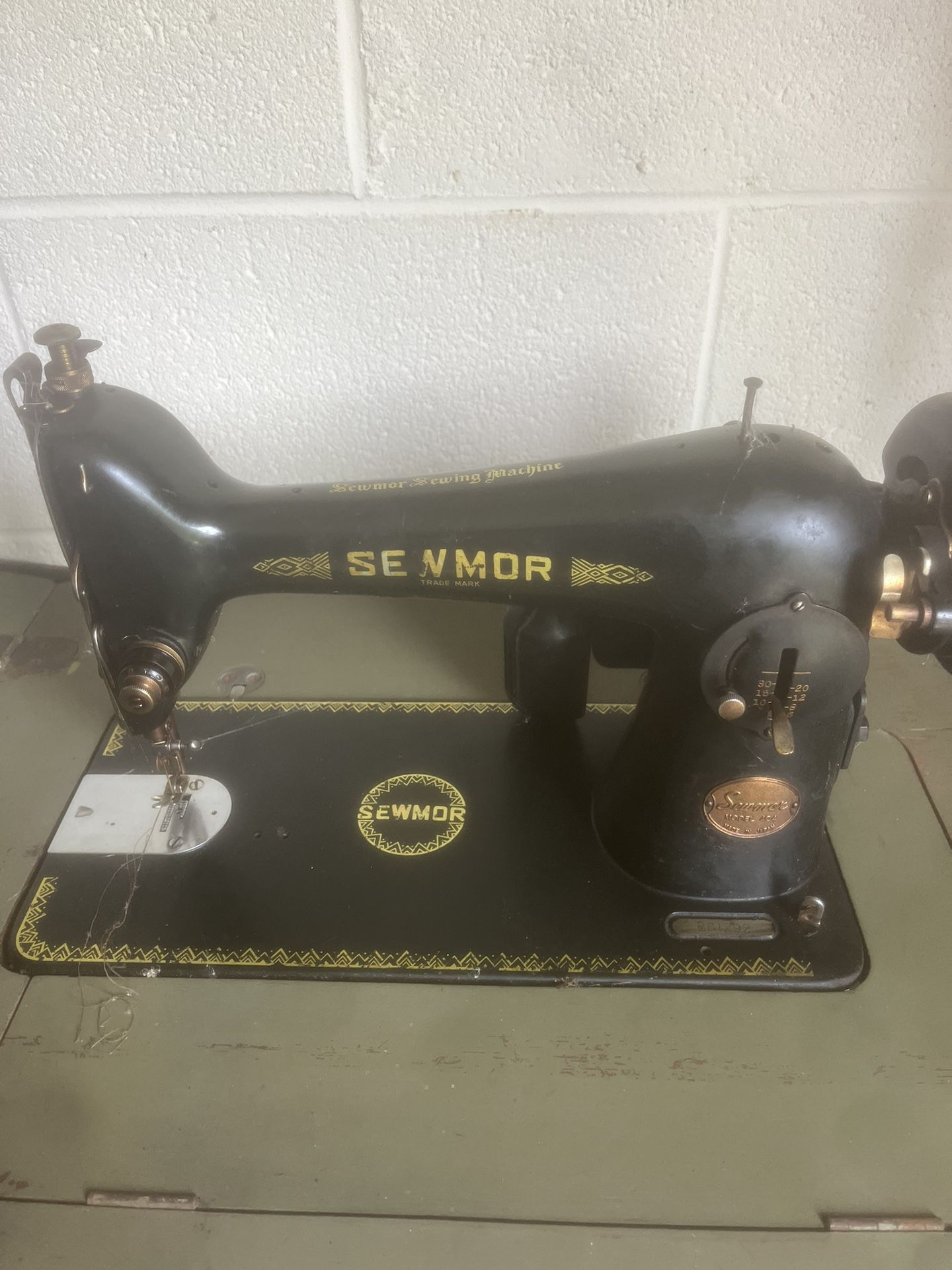 Seymor Sewing Machine