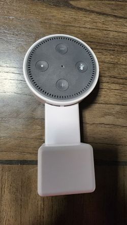 Amazon Echo Dot 2nd Gen + Wall Outlet Mount – Like New | Works Great