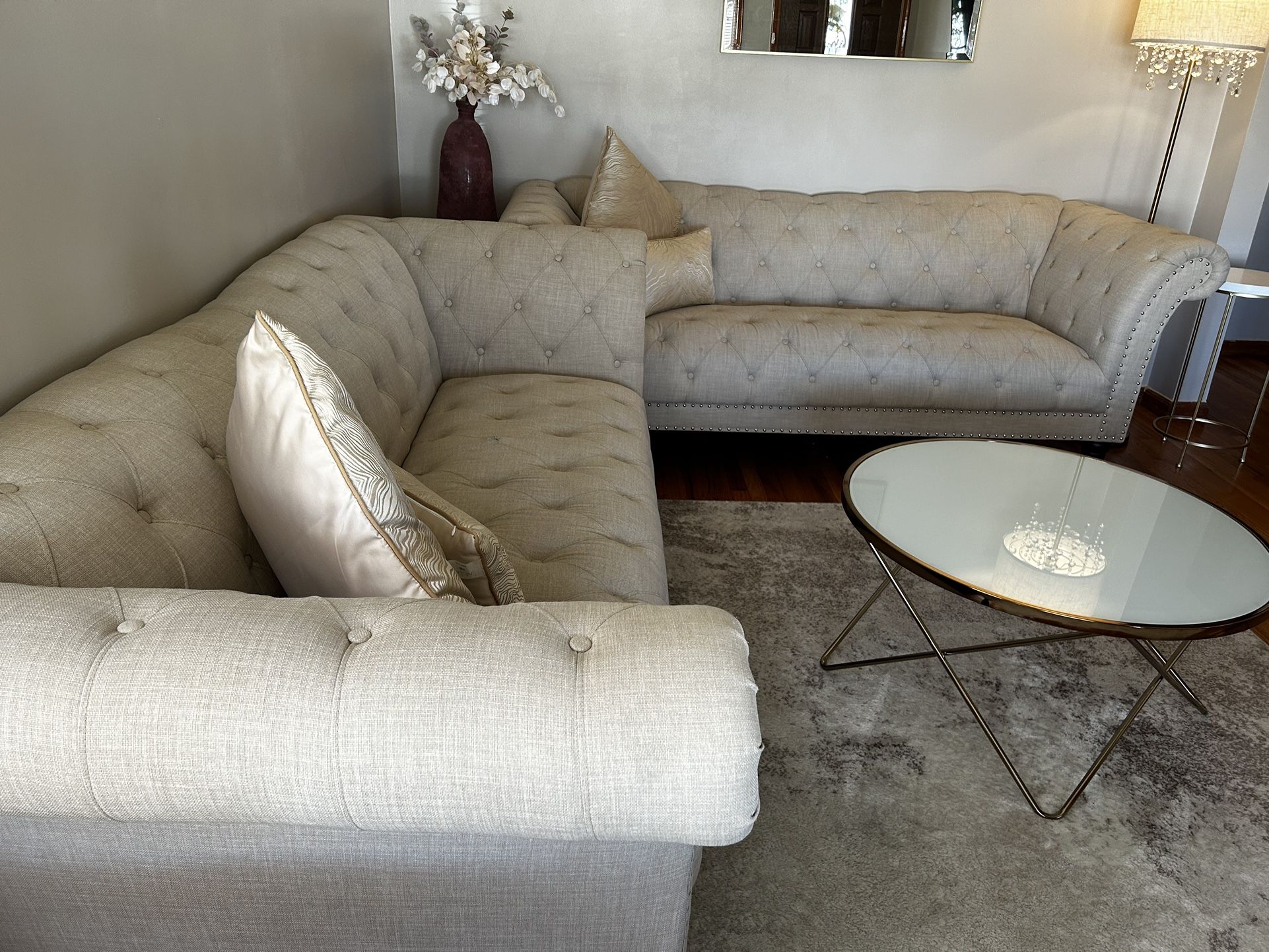 2 Sofas With Coffee Table And A Console