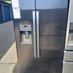 Refrigerators working in great conditions new never use they might have dent