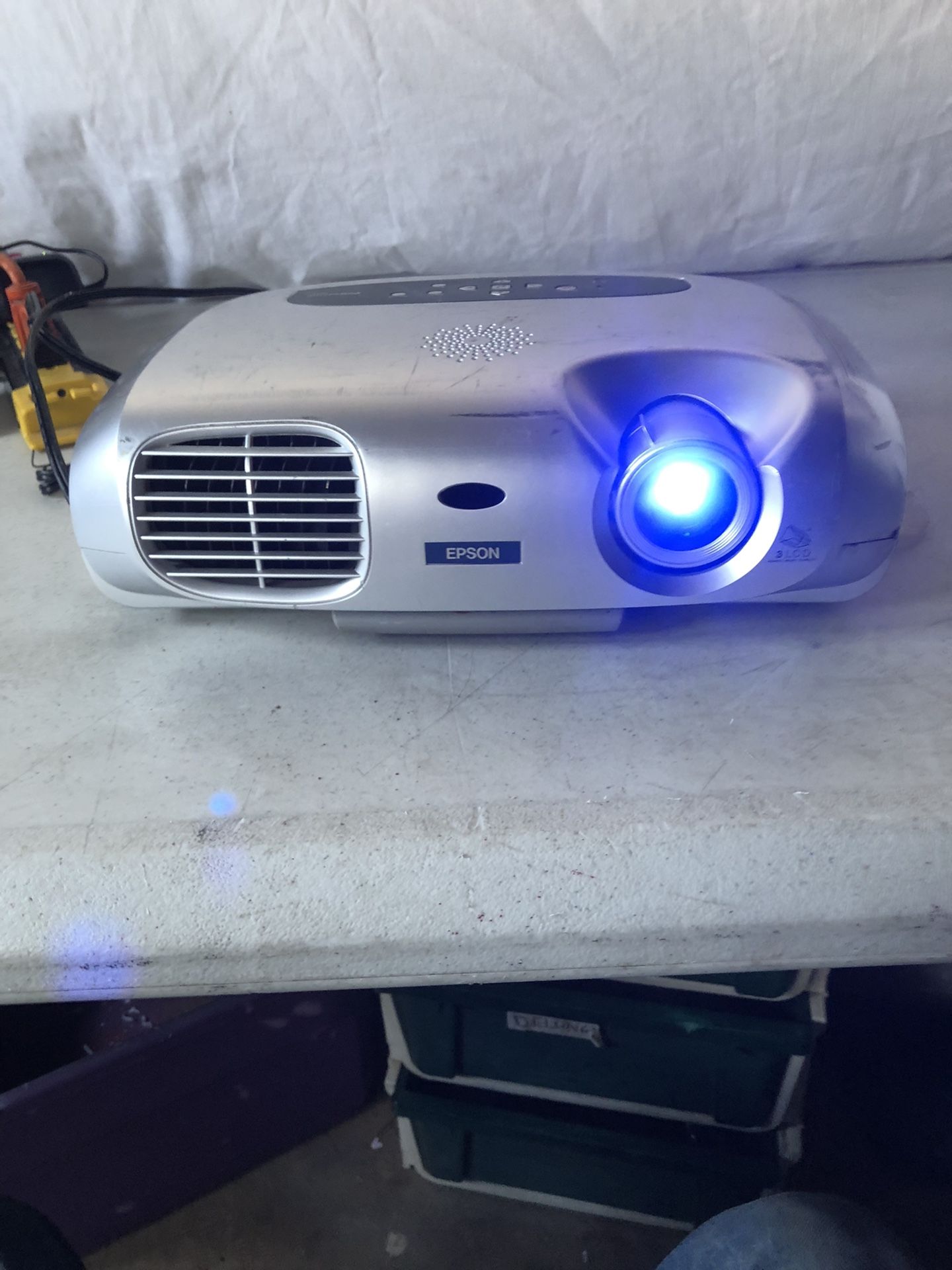 PRICE IS FIRM Epson Powerlite S1+ EMP-S1H Projector W RCA CABLES AND VGA CORD 35 You are more than welcome to test the item before you pay us.
