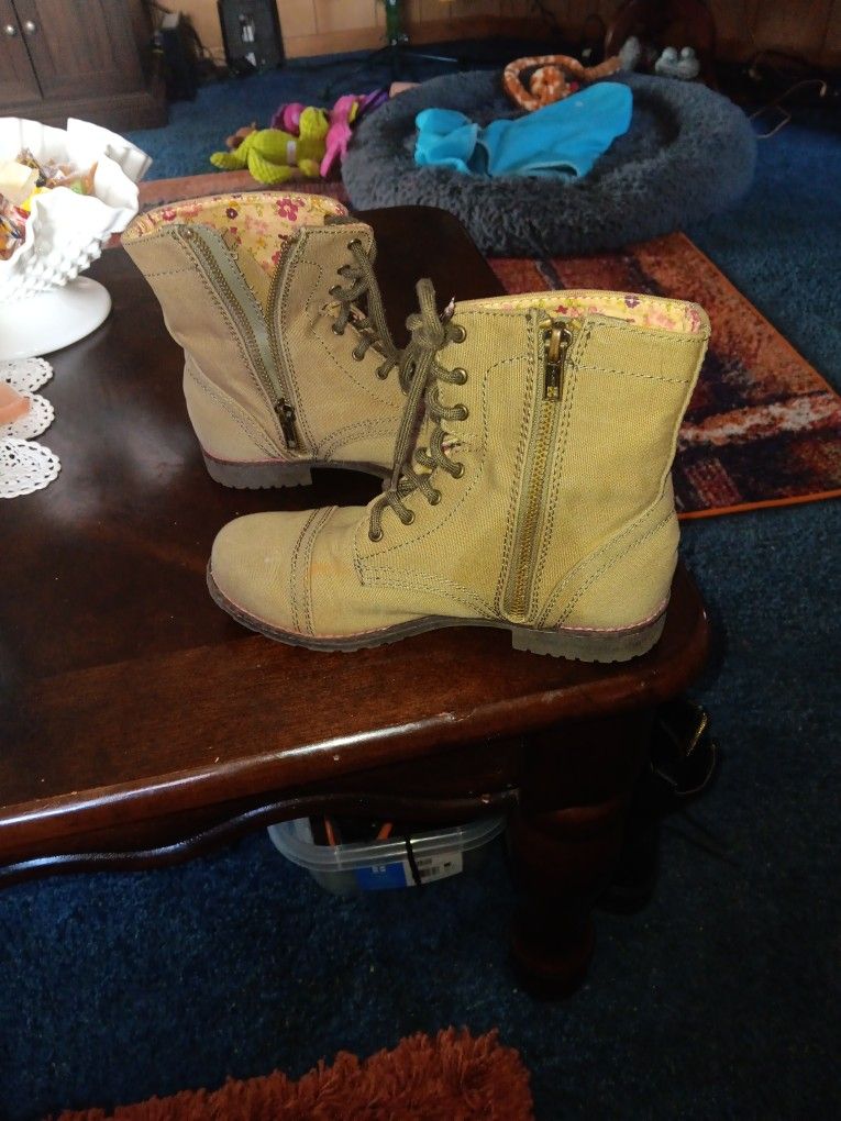 BIG GIRL BOOTS