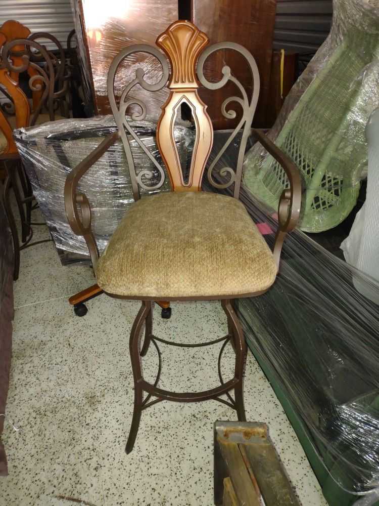 Set Of 4 Stools Swivel High End