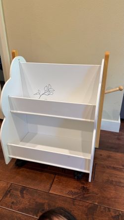 Kids bookshelf