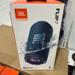 New JBL Flip 7 portable speakers in original boxes. These blue Bluetooth speakers have 16 hours of battery life and are waterproof. Great sound qualit