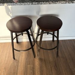 2 Bar Stool Set