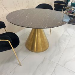 Round Table Great Condition Like New