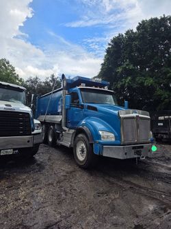 2017 KENWORTH T880 DUMP TRUCK