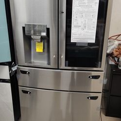 Un Refrijerador Cuatro Puertas Se Yeva Adomisilio