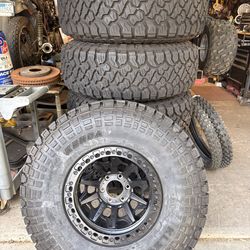 5 Fuel Bead lock wheels with KENDA 37x12.5r17