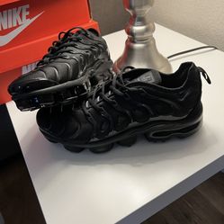 Black Nike Shoes