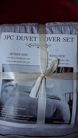 3 pc Duvet Cover Set King/ Cal King size light Gray in color 104" x 90" Light Gray in color. 100% Seersucker Polyester
