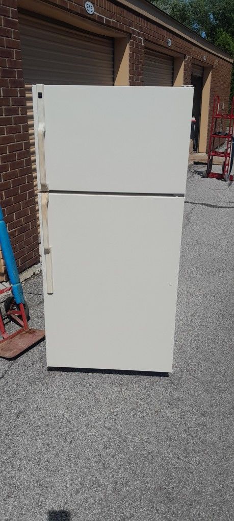 Refrigerator GE 16 Cub Ft