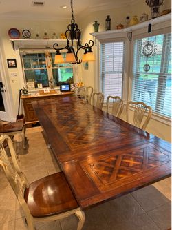 Hooker Trestle  dining table w/8 chairs