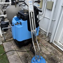 Floor cleaning machine