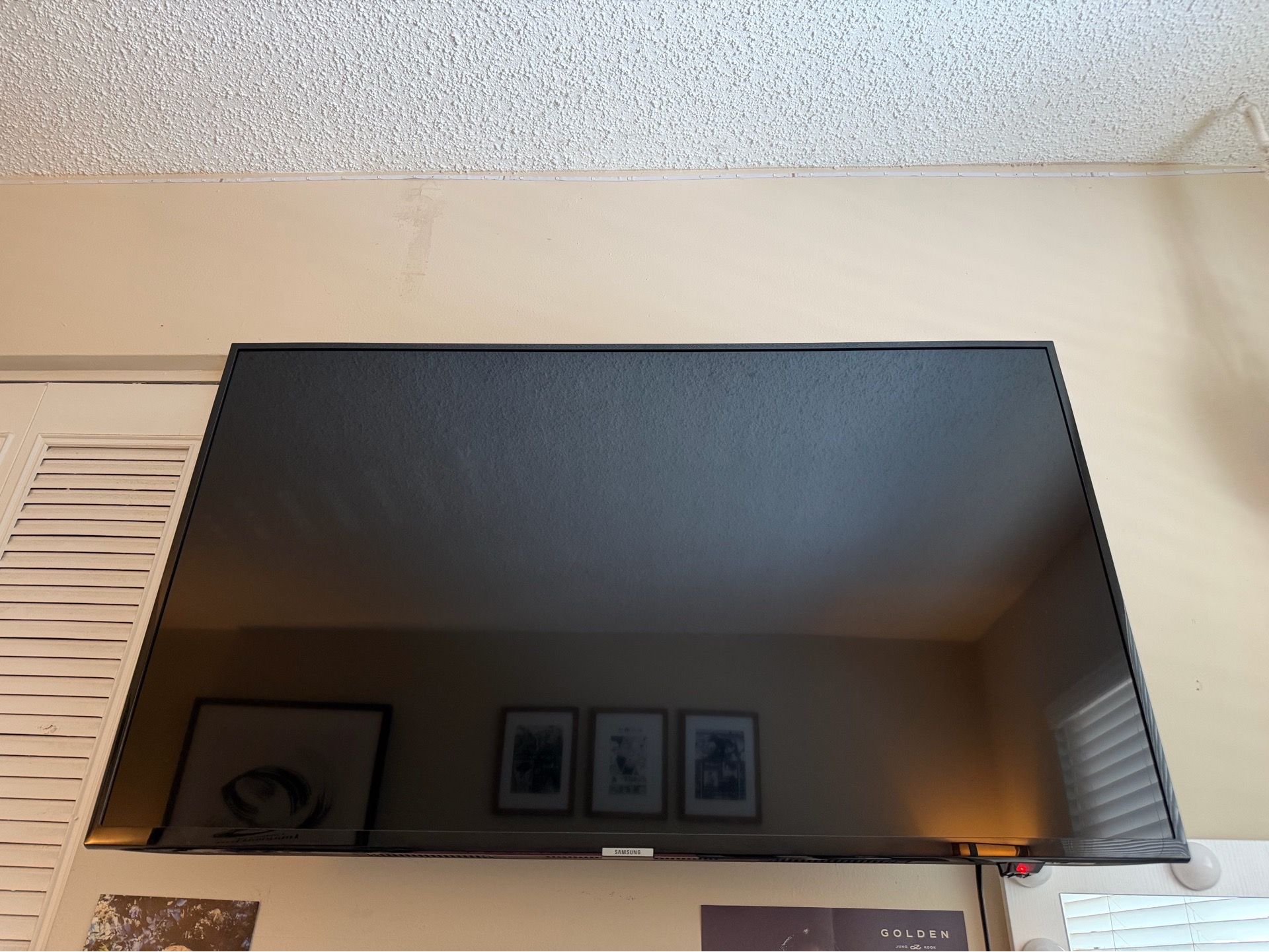Samsung 43” 4K Smart TV with Full-Motion Wall Mount & Stand Legs