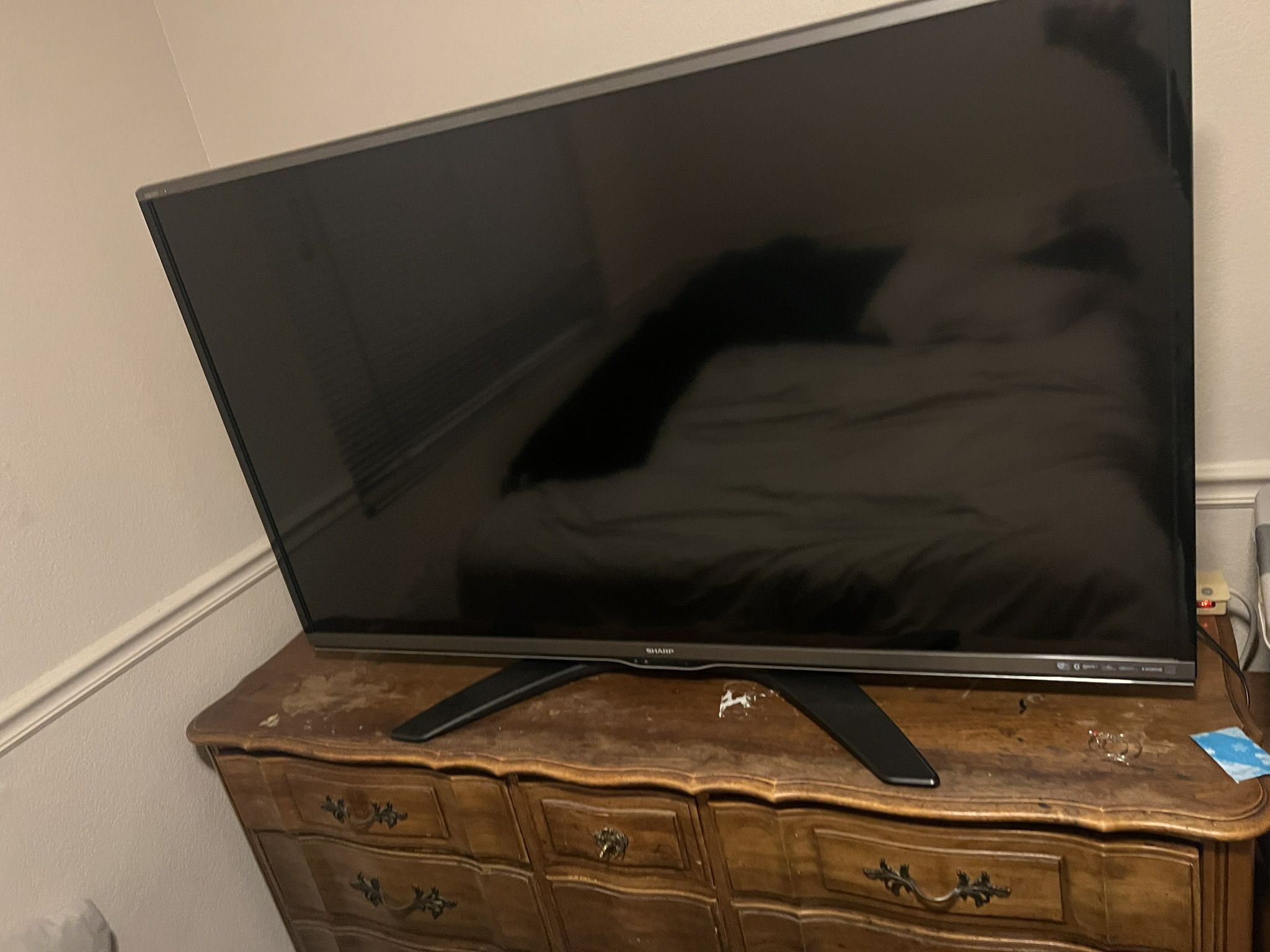 65 Inch Smart  Tv (sharp) With Remote 
