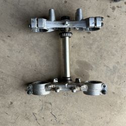 Yz 125 Front Fork Towers 
